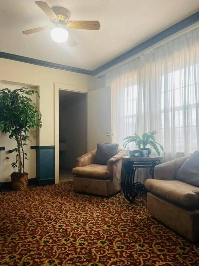 Senate Suites Extended Stay Hotel Topeka Exterior foto
